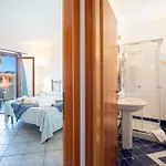 Village Apartahotel 3*